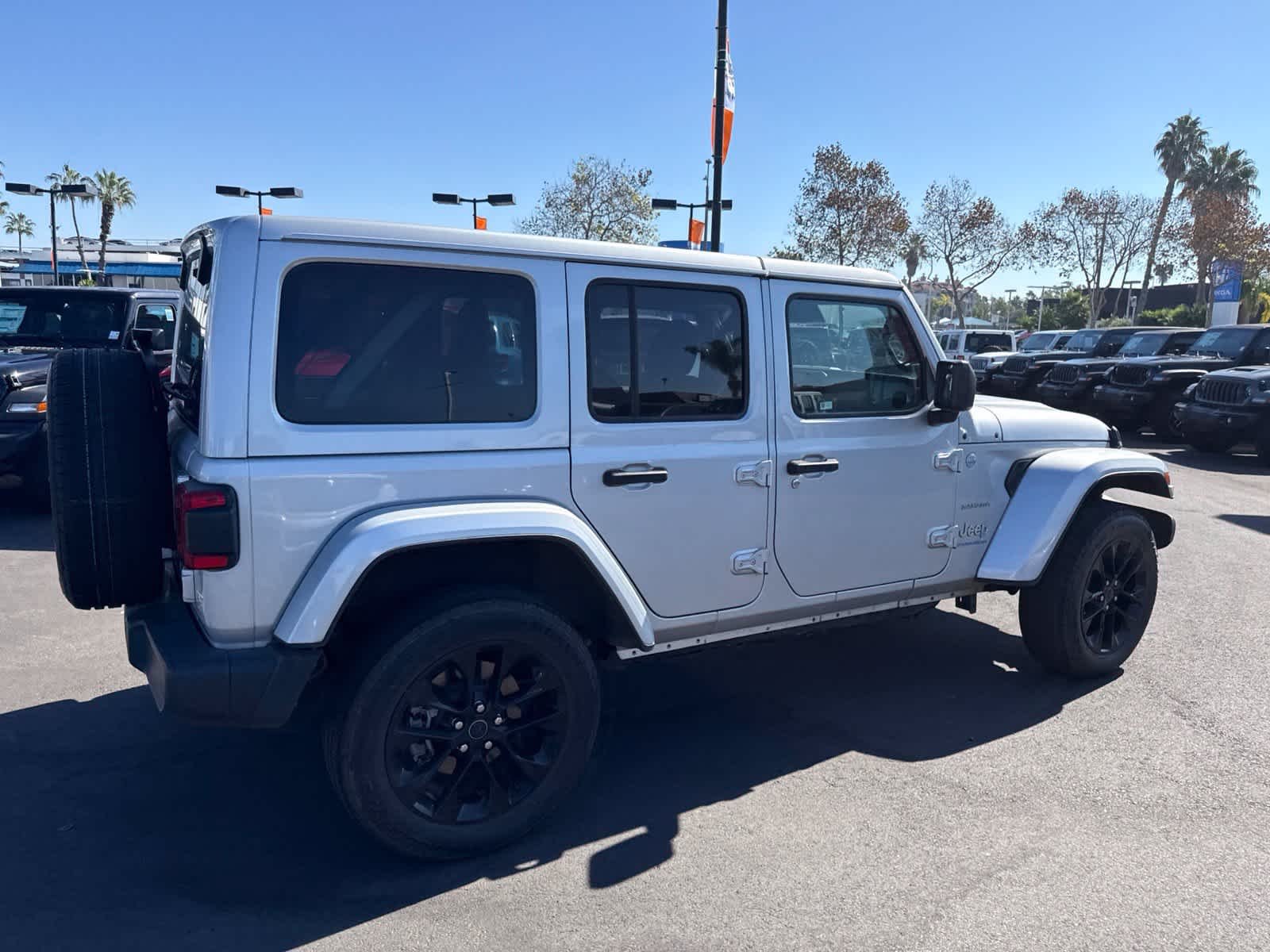 Used 2024 Silver Zynith Clearcoat Jeep Sahara image 16