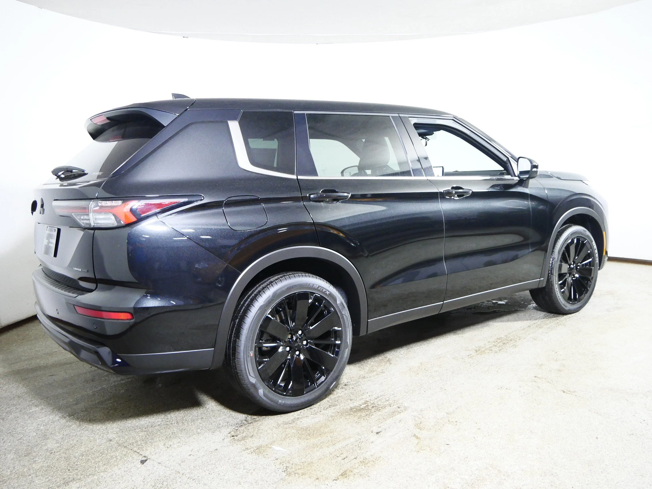 New 2026 Black Diamond Mitsubishi LE 1.5T S-AWC image 2