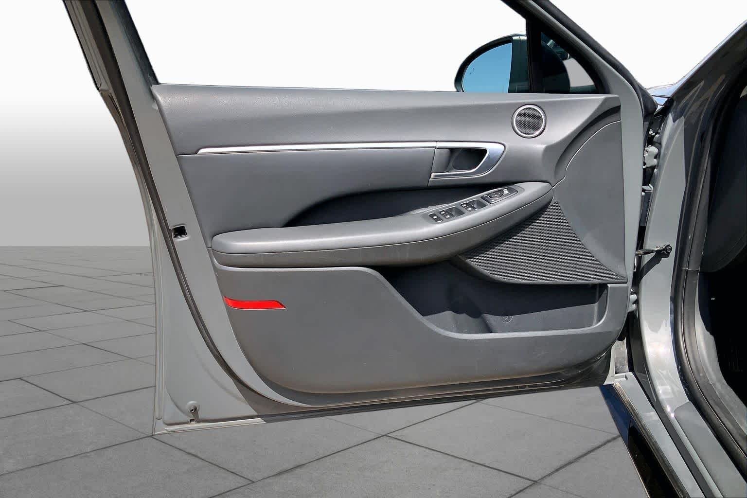Used 2020 Hampton Gray Hyundai SEL image 21