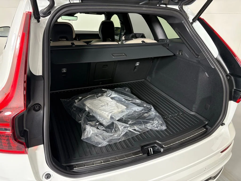 2026 Volvo XC60 Plus - Photo 39