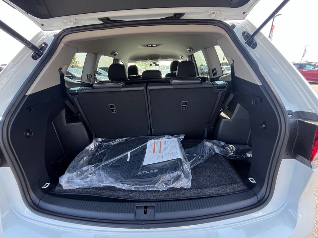 New 2026 White/off-white Volkswagen 2.0T SE image 26