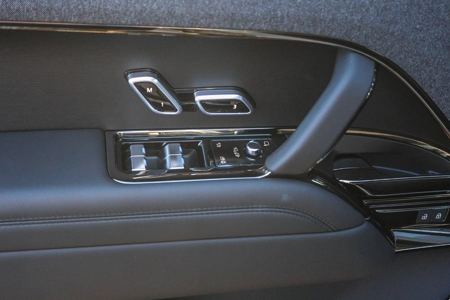 New 2026 Borasco Grey LAND ROVER Dynamic SE image 27