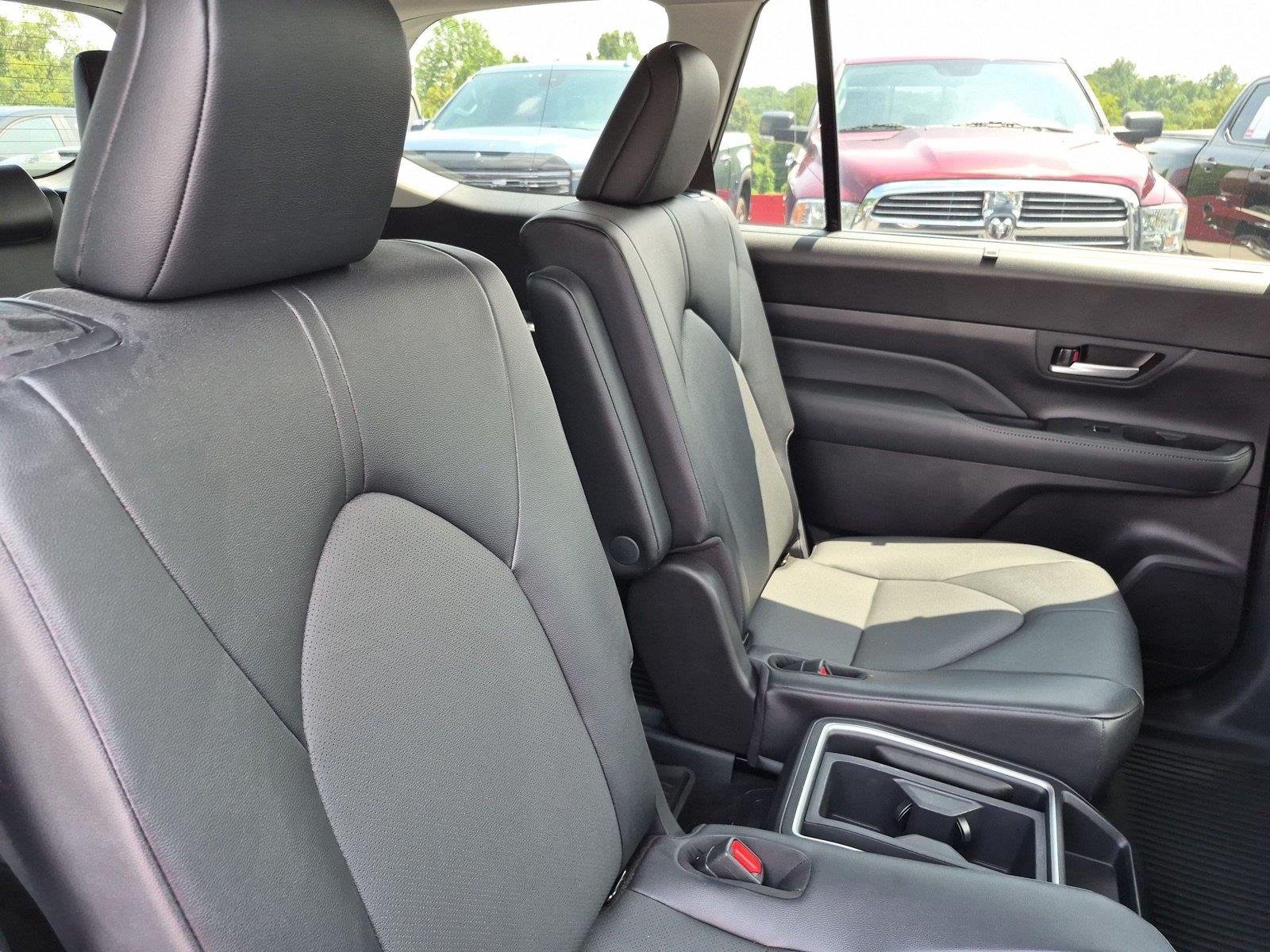 Used 2026 Storm Cloud Toyota Hybrid XLE image 36