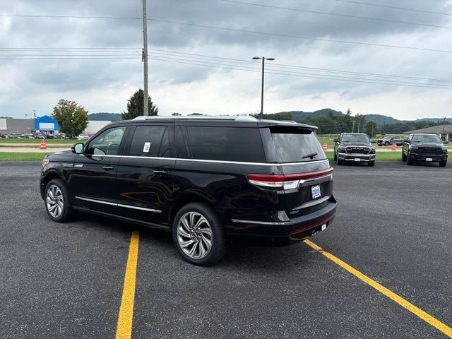 Used 2022 Black Metallic Lincoln Reserve image 5