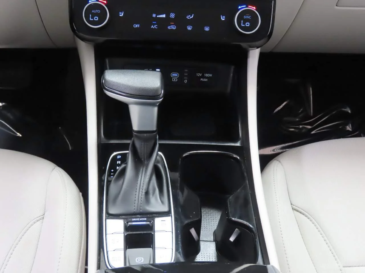 2025 Hyundai Tucson SEL - Photo 11