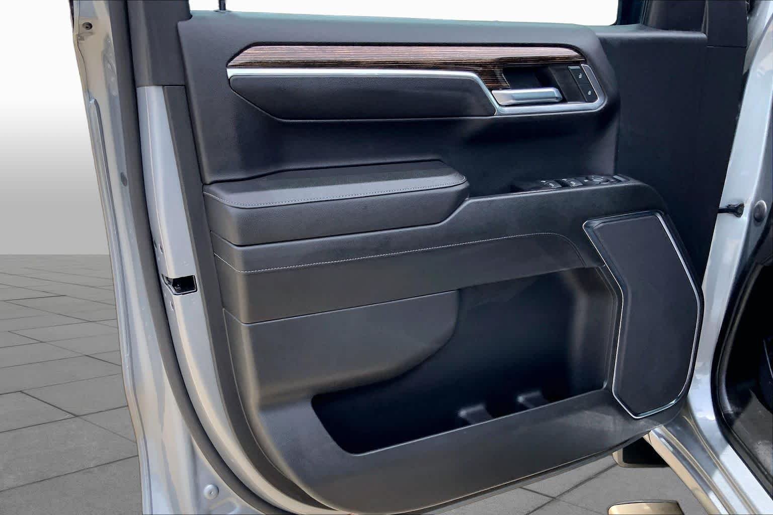 Used 2023 Sterling Metallic GMC Elevation image 22