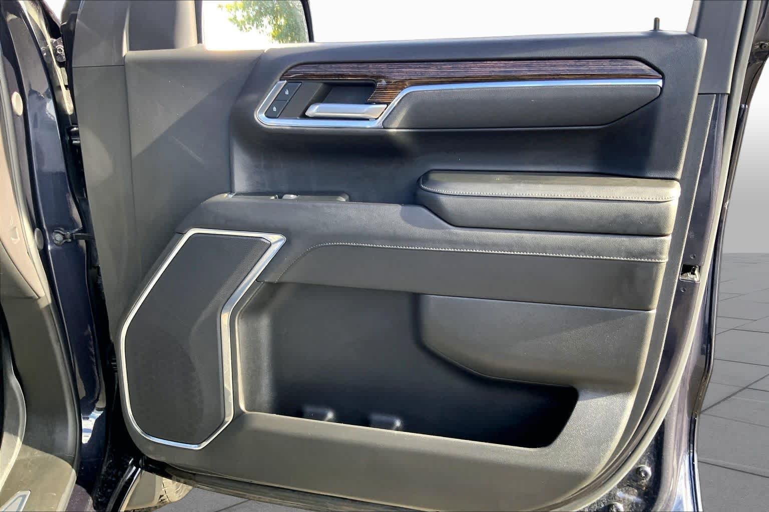 Used 2024 Titanium Rush Metallic GMC Elevation image 20