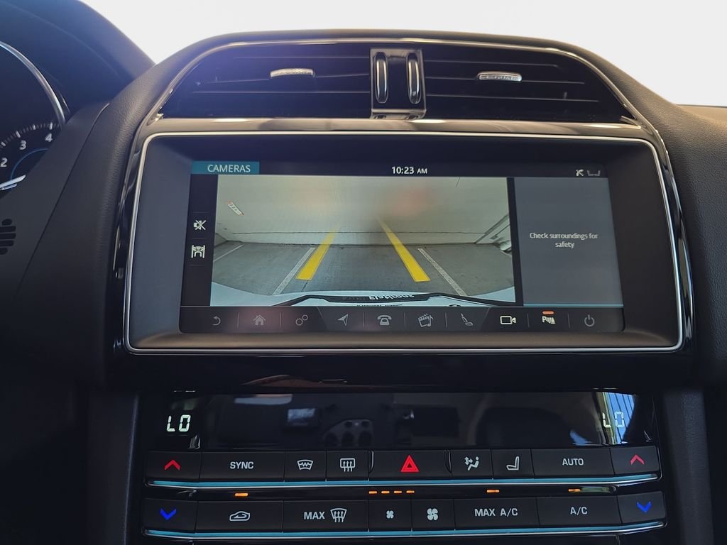 Used 2020  Jaguar 25t image 25