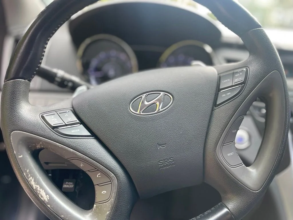 Used 2013 Pacific Blue Pearl Mica Hyundai SE image 14