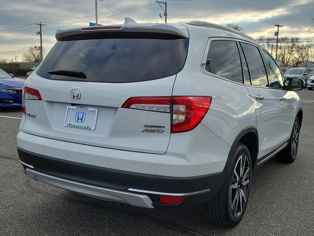 Certified Used 2020 Platinum White Pearl Honda Touring image 6