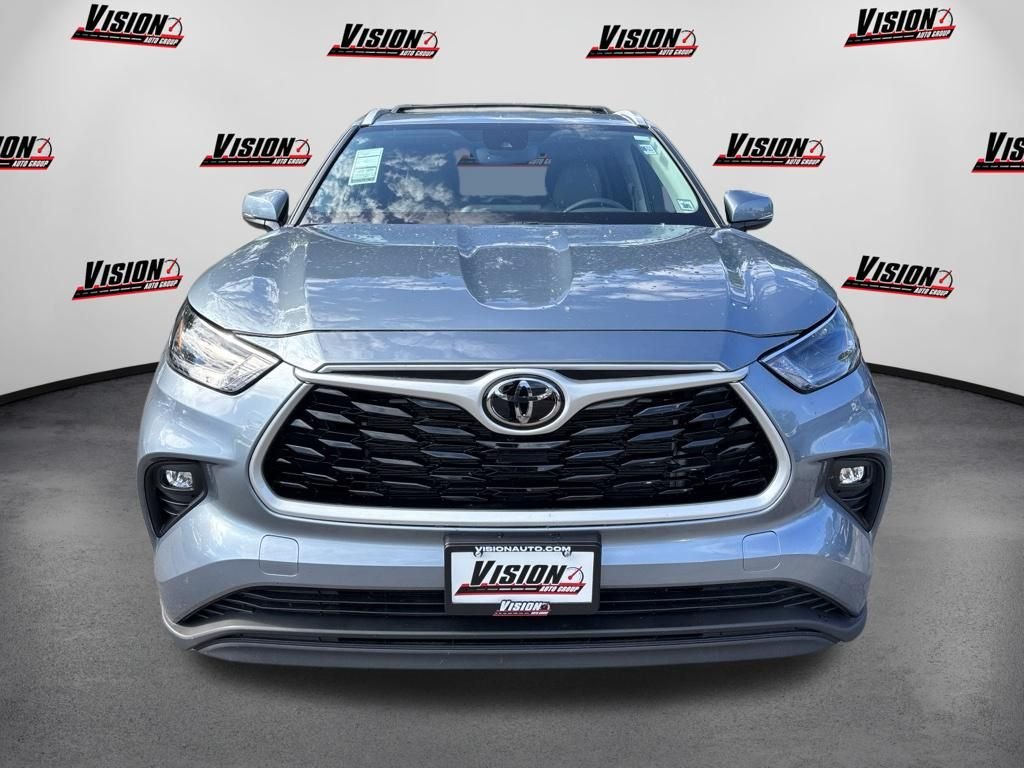 Used 2024  Toyota XLE image 6