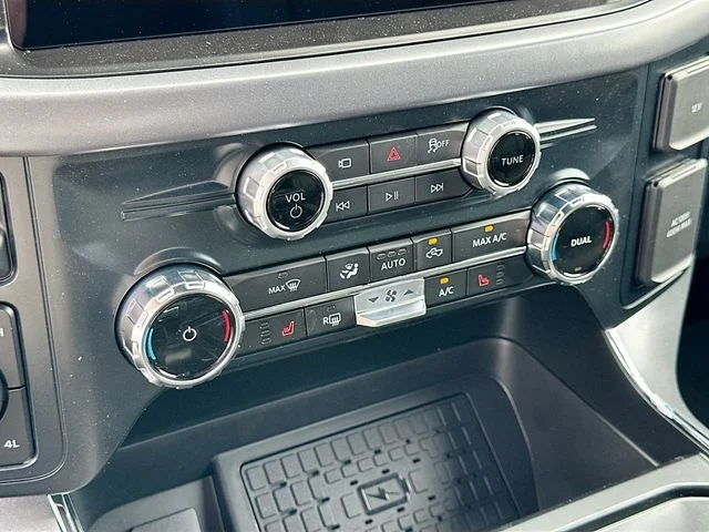 New 2026 Oxford White Ford XLT image 11