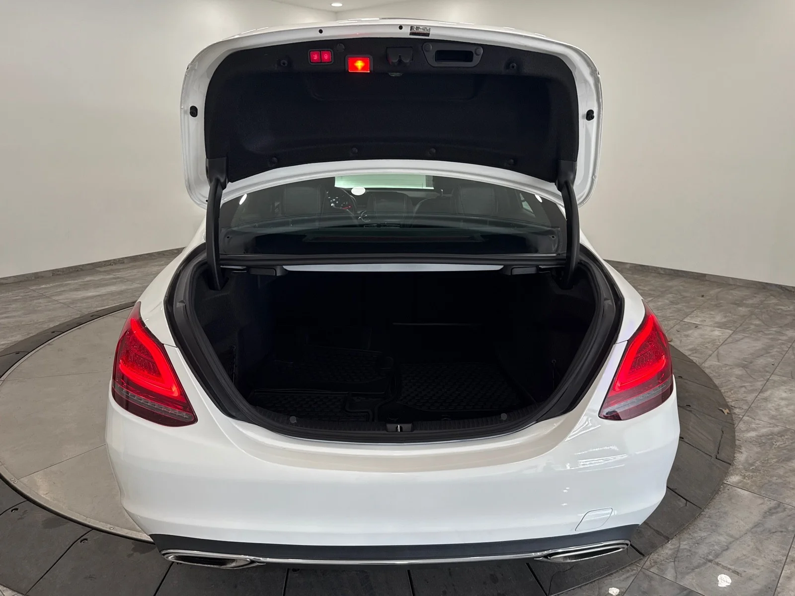 Used 2019 Polar White Mercedes-Benz 300 4MATIC® image 37