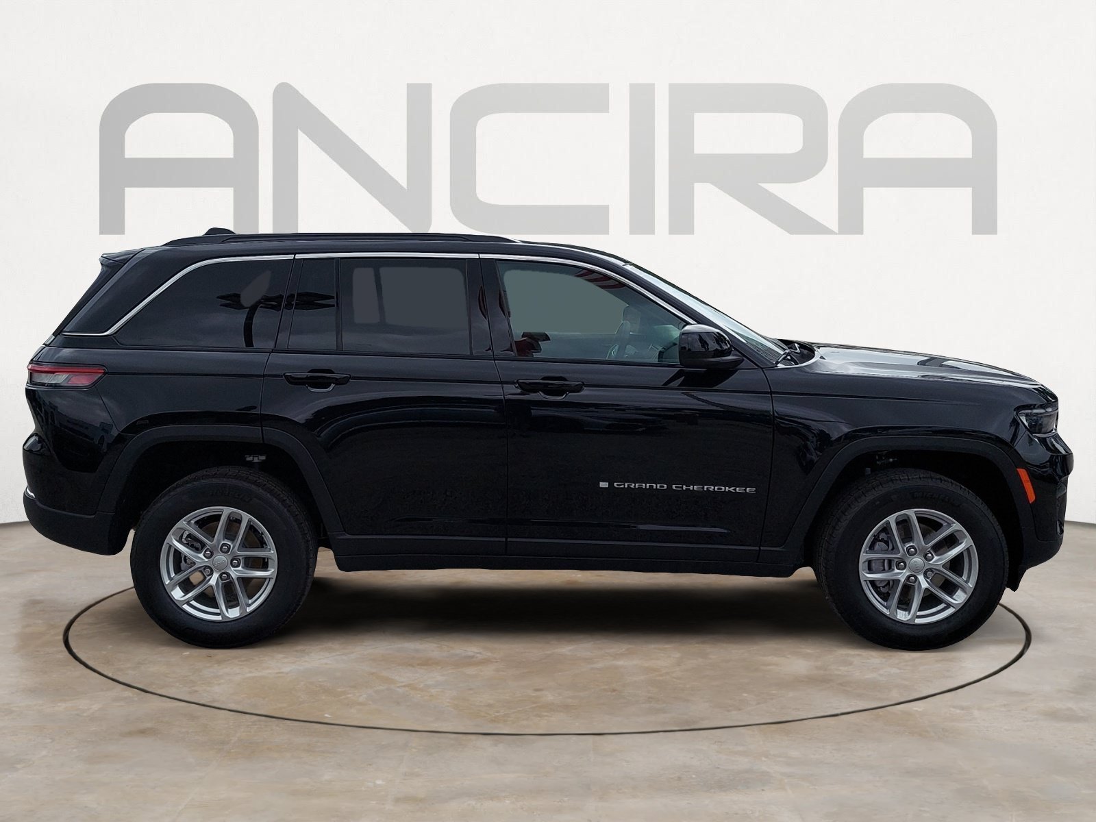 New 2026 Diamond Black Crystal Pearlcoat Jeep Laredo image 11
