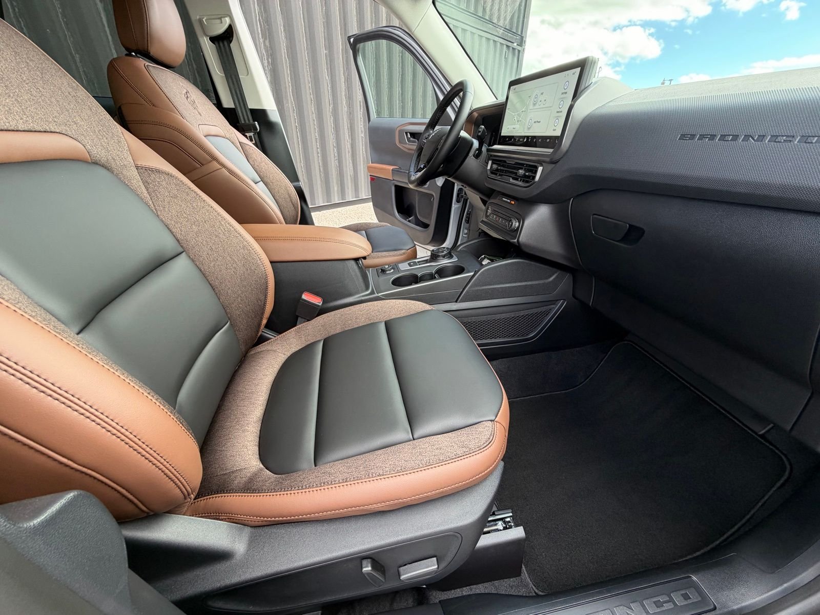 New 2026 Space White Metallic Ford Outer Banks® image 32