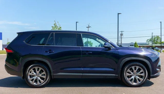 Used 2024 Blue Toyota  image 5