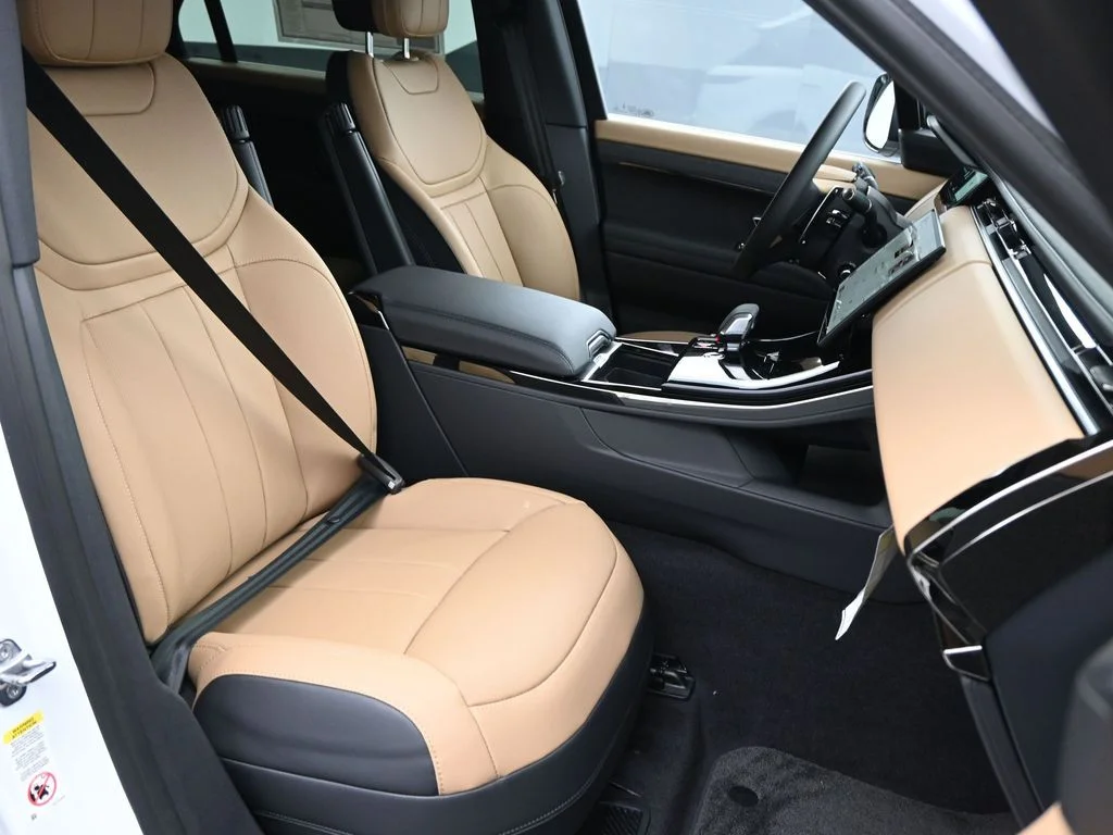 Certified Used 2025 White Land Rover Dynamic SE image 10