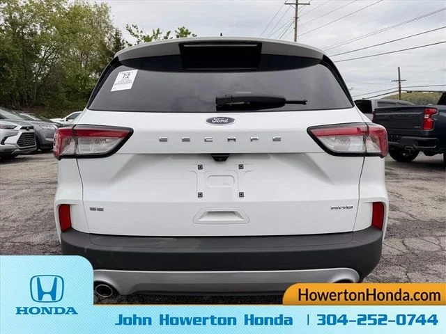 Used 2022 White Ford SE image 5