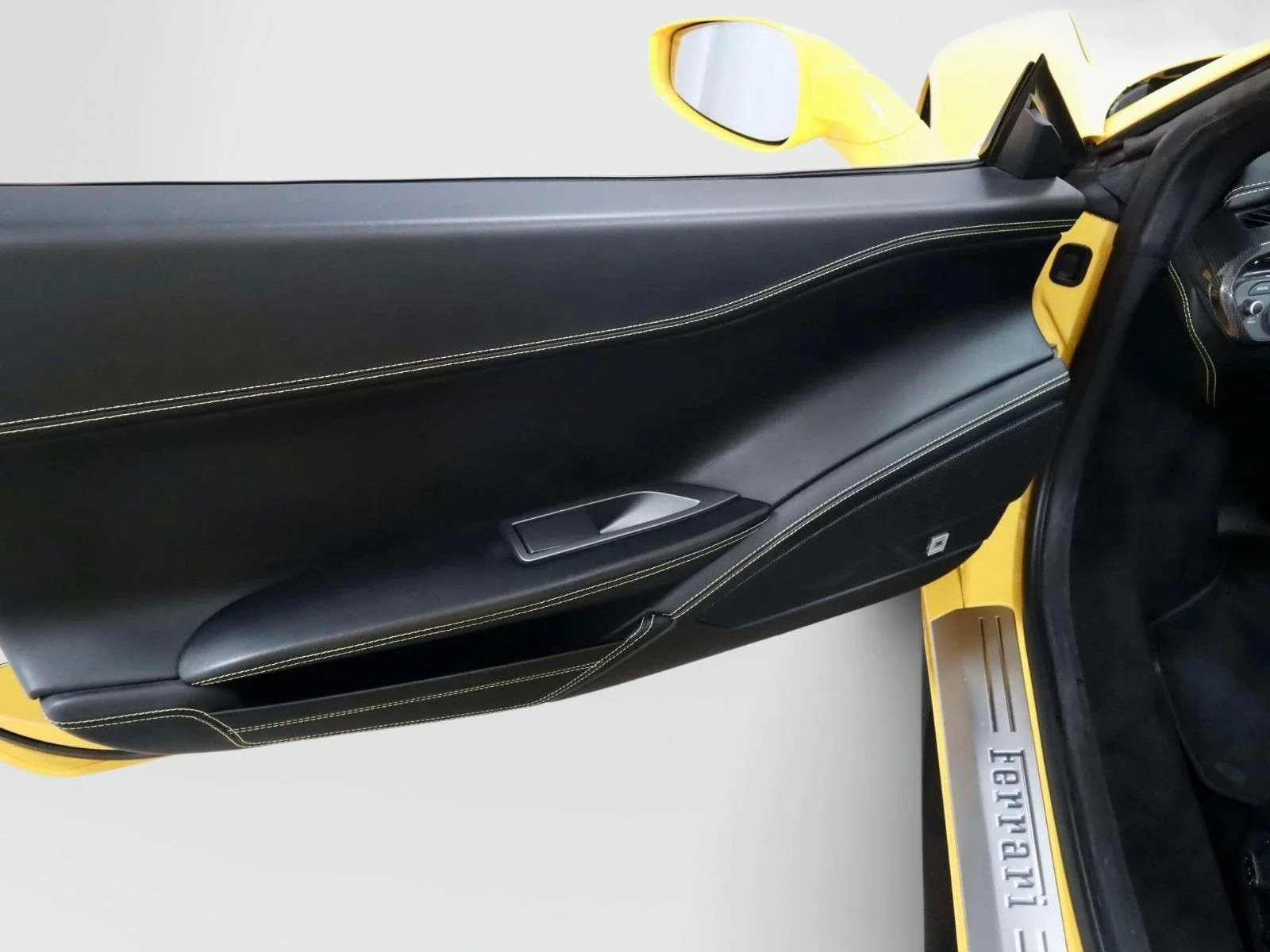 Used 2013 Giallo Modena Ferrari  image 21