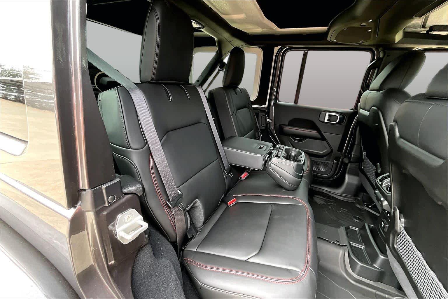 New 2026 Granite Crystal Metallic Clearcoat Jeep Rubicon X image 22