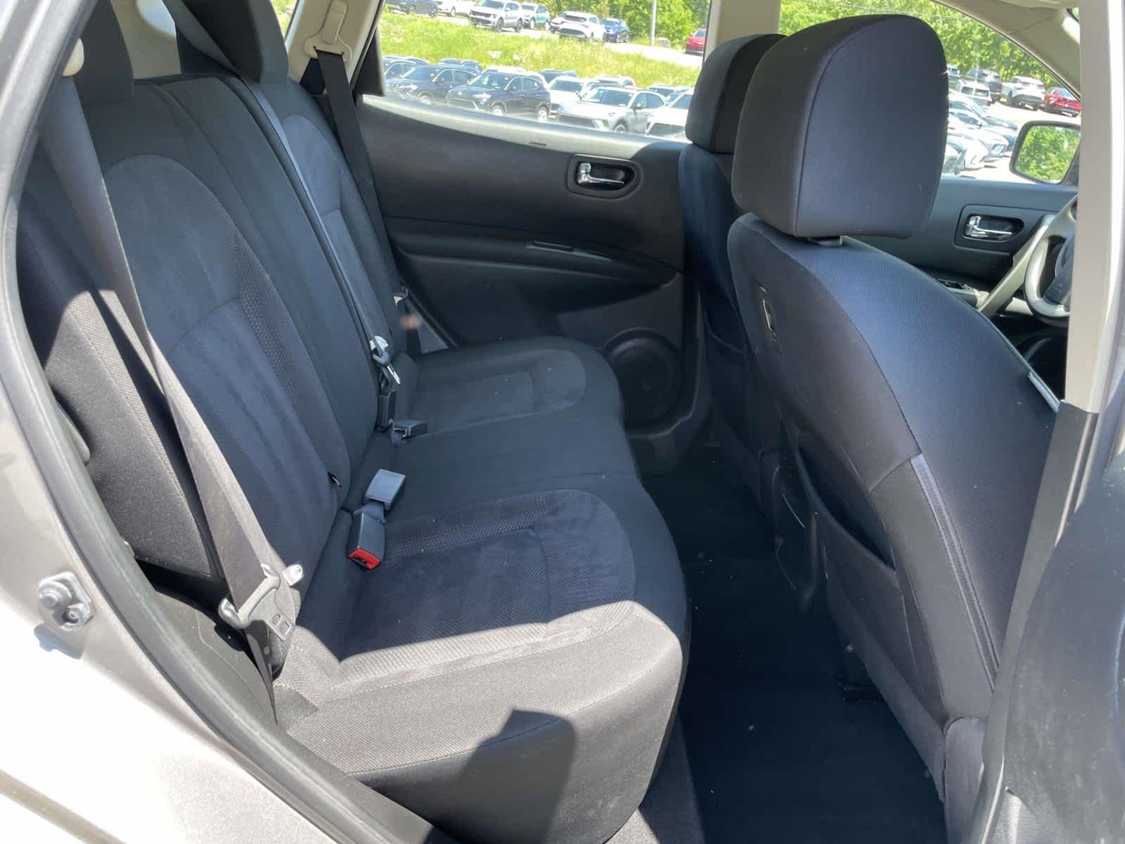 Used 2014 Platinum Graphite Nissan S image 19