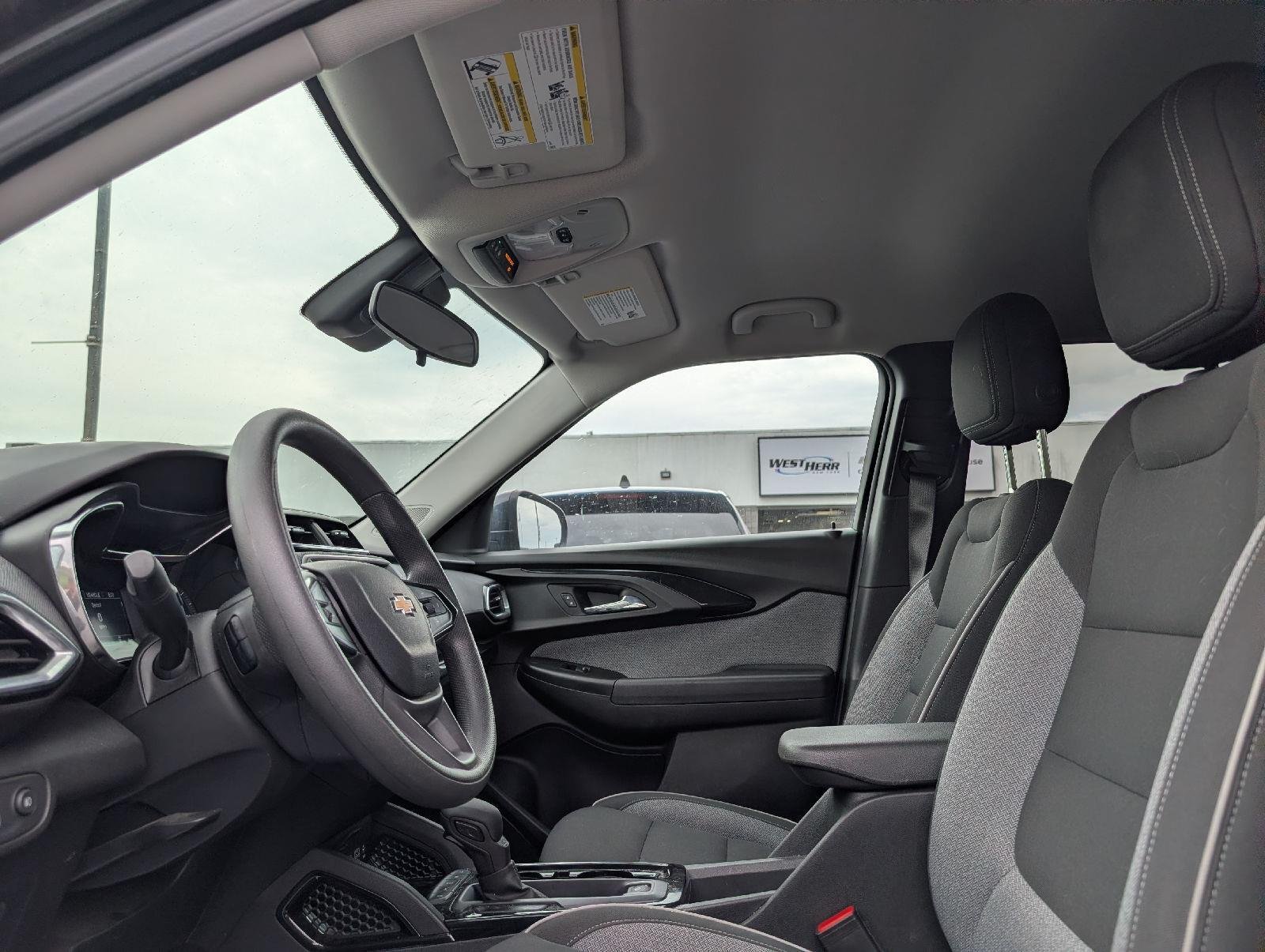 Used 2023 Mosaic Black Metallic Chevrolet LT image 8