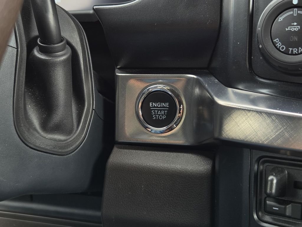 Used 2025 Brown Ford King Ranch image 28