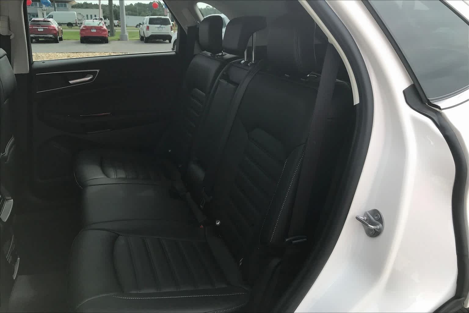 Used 2019 White Platinum Metallic Tri-Coat Ford SEL image 21