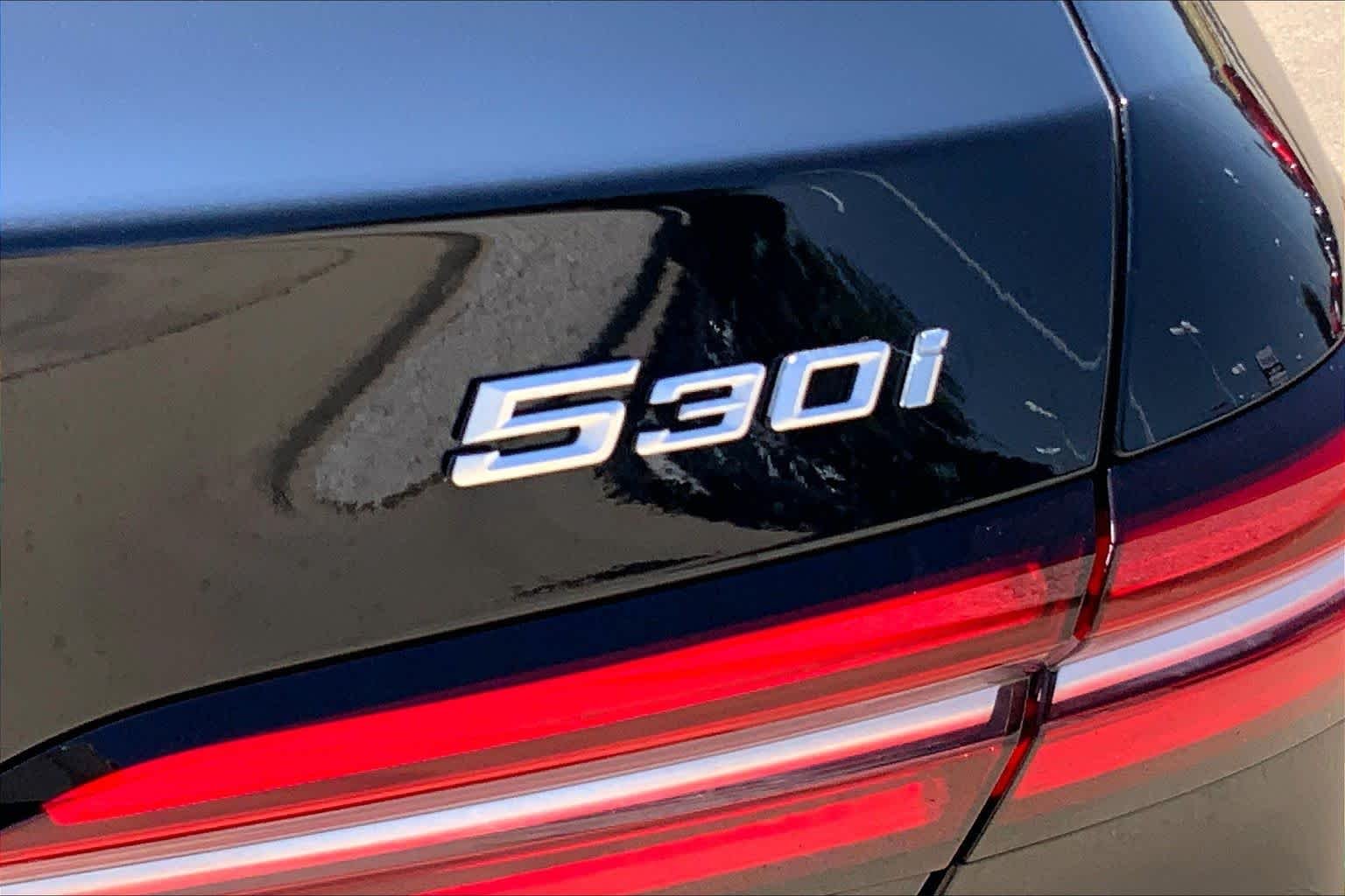 Used 2024 Black Sapphire Metallic BMW 530i image 10