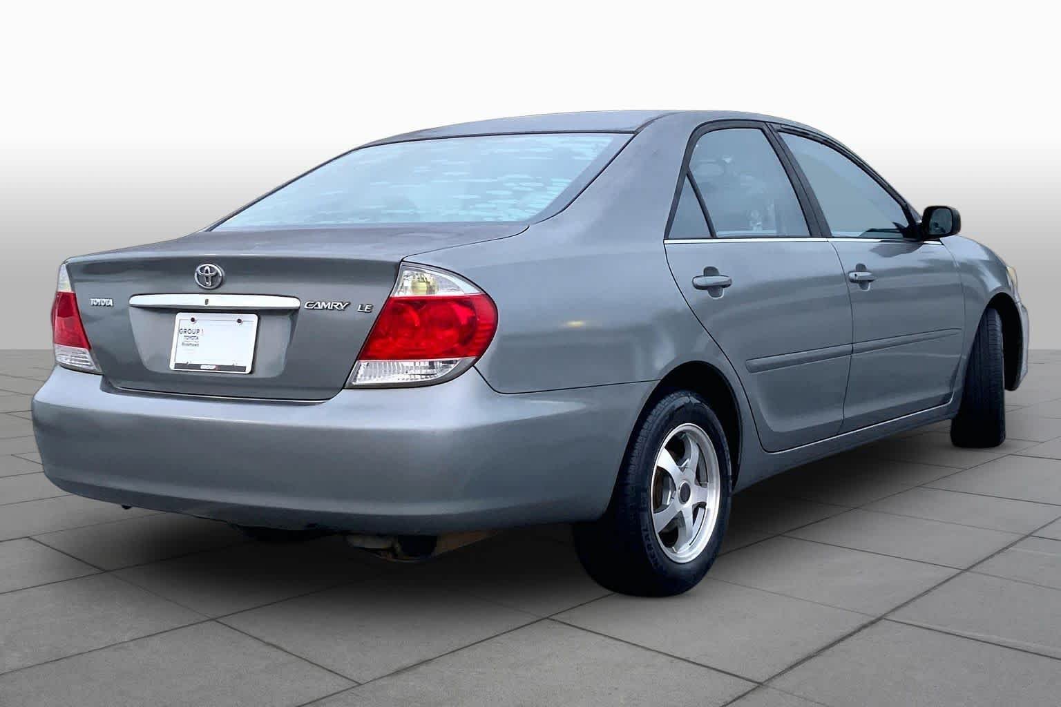 Used 2005 Phantom Gray Pearl Toyota STD image 10