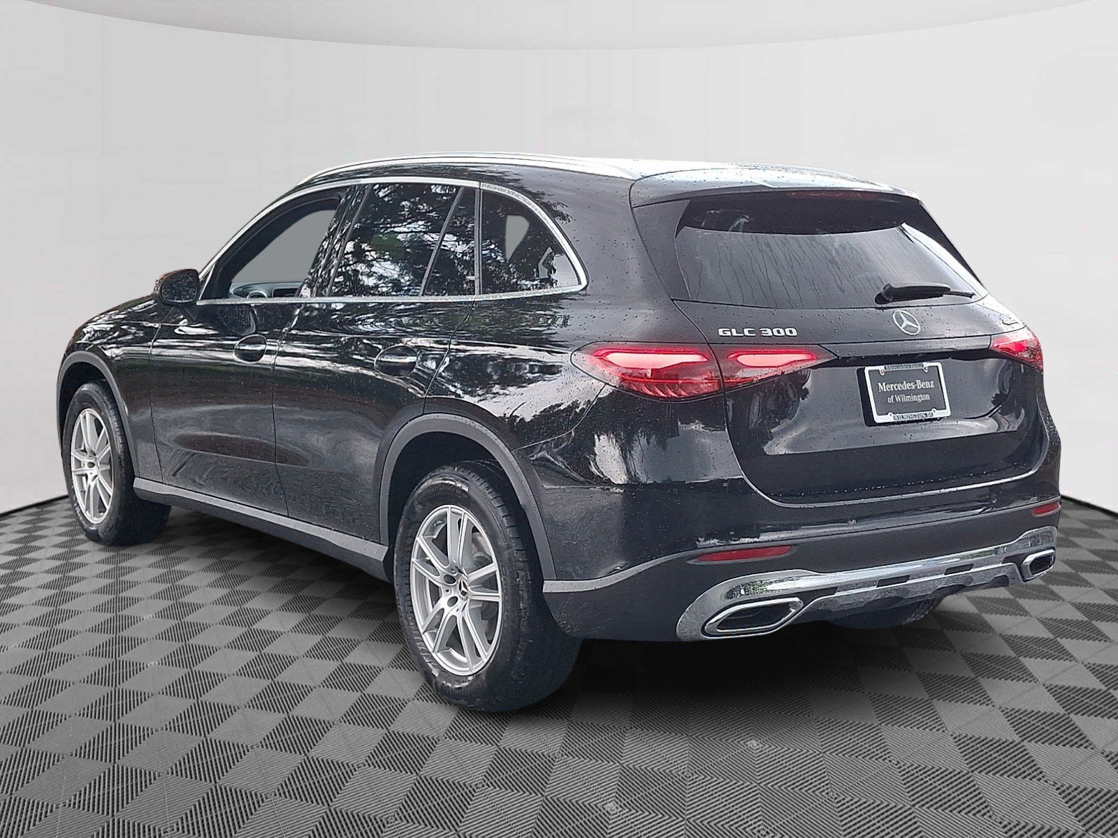 New 2026 Black Mercedes-Benz GLC 300 image 4