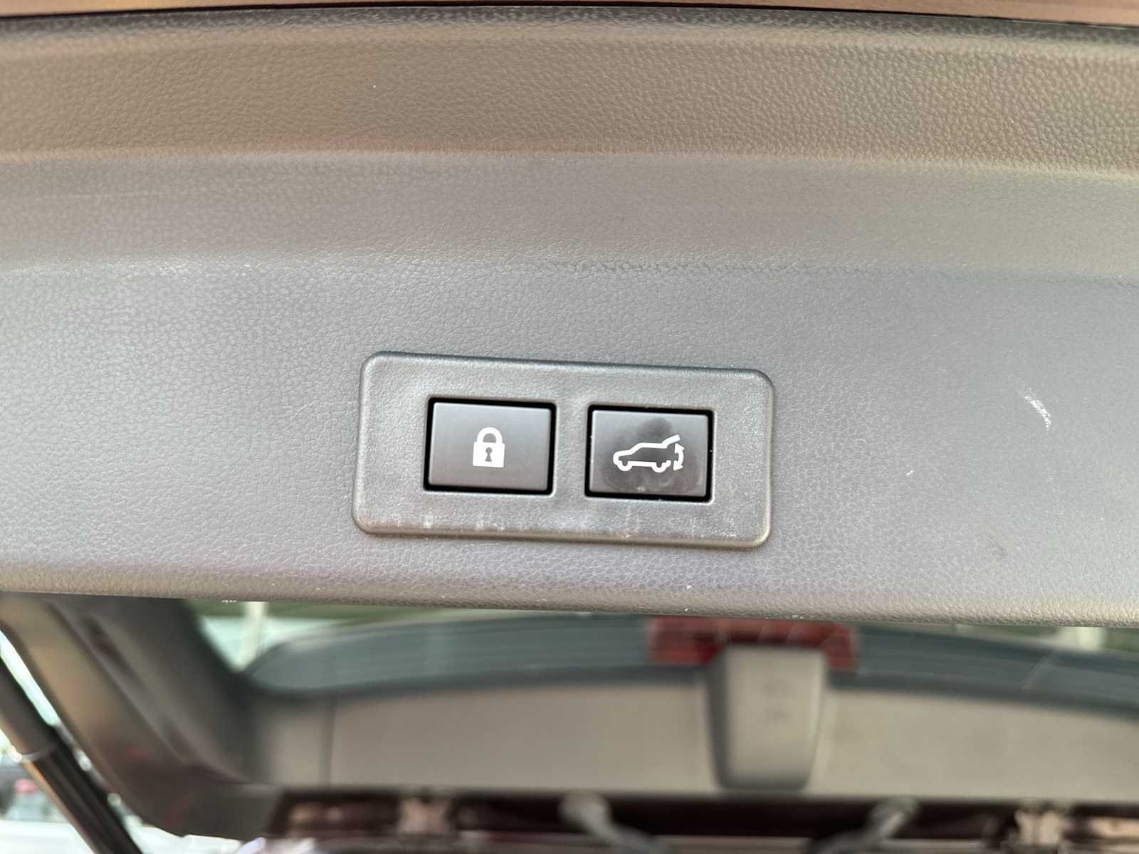 Used 2024 Red Subaru Touring 7-Passenger image 27
