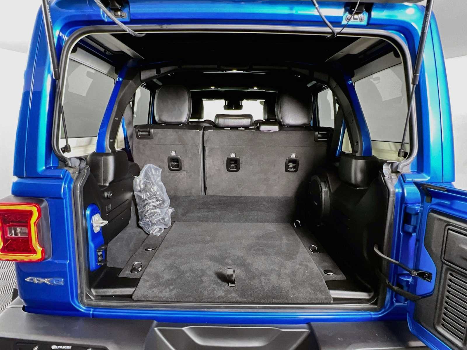 Used 2024 Hydro Blue Pearlcoat Jeep Sahara image 27