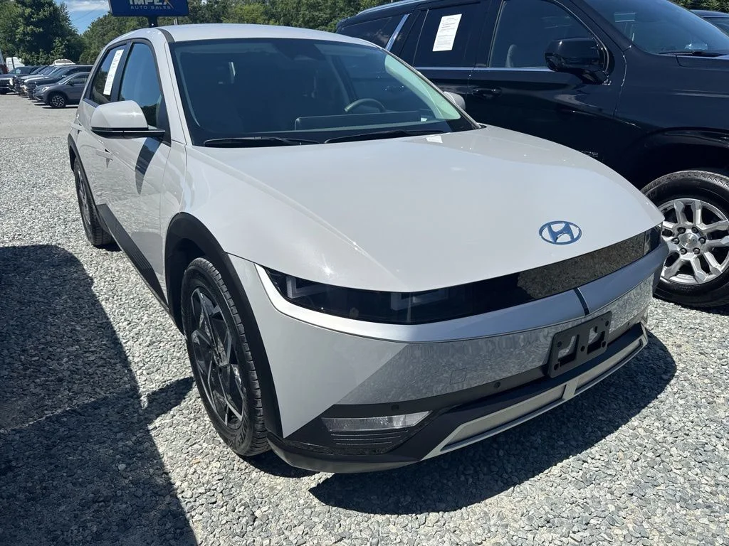 Used 2024 Gray Hyundai SEL image 2