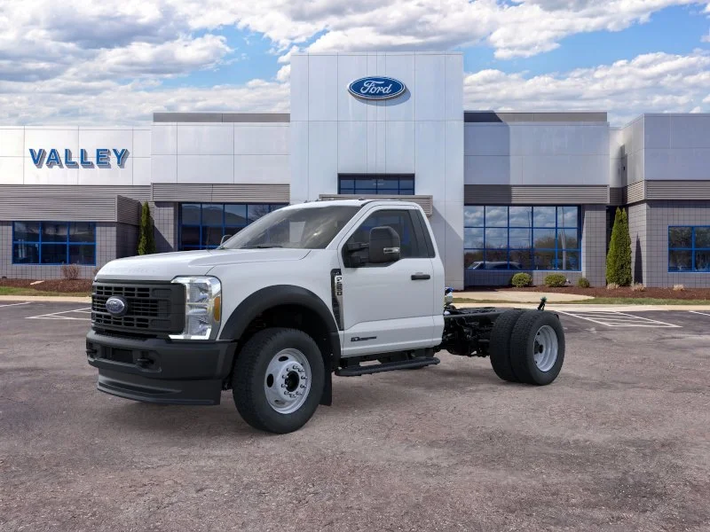 New 2025 Oxford White Ford F-550® XL image 19