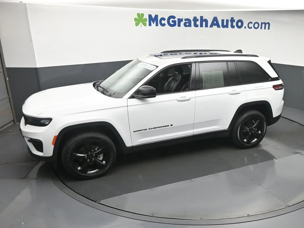 Used 2023 White Jeep Limited image 21