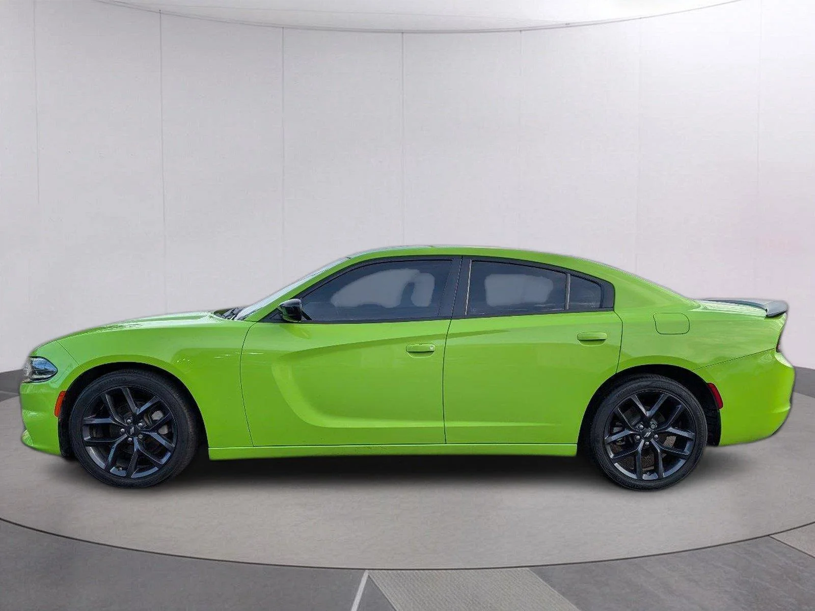Used 2023 Sublime Metallic Clearcoat Dodge SXT image 2