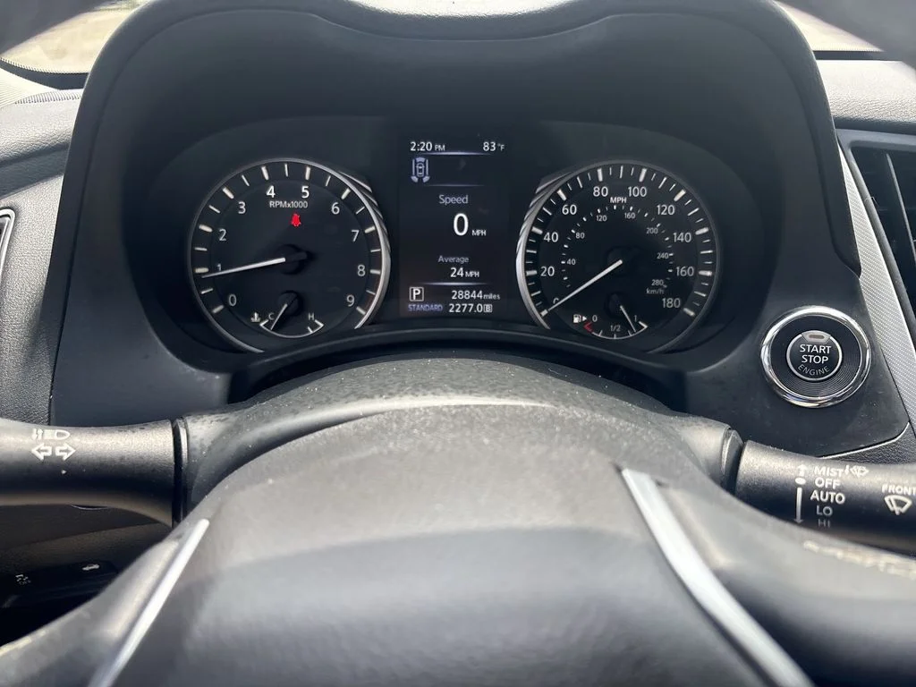 Used 2023 White INFINITI LUXE image 10