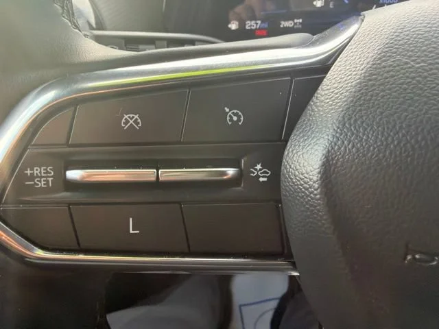 Used 2025 Sterling Gray Metallic Chevrolet LT image 33