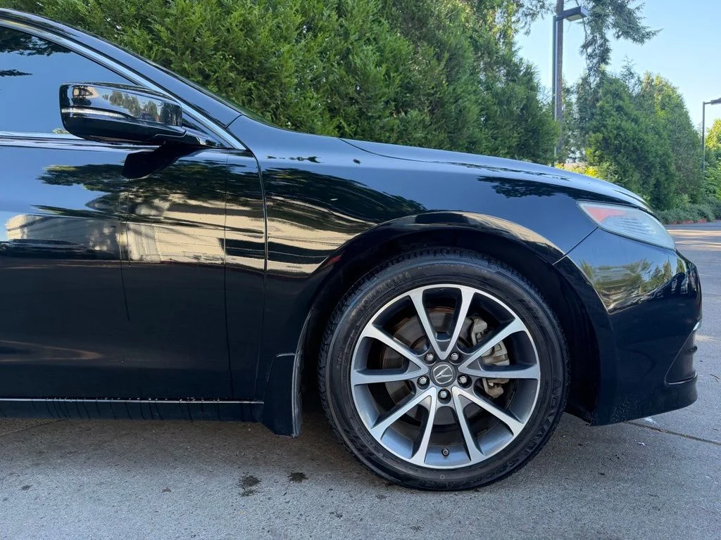 Used 2015  Acura V6 Tech image 2