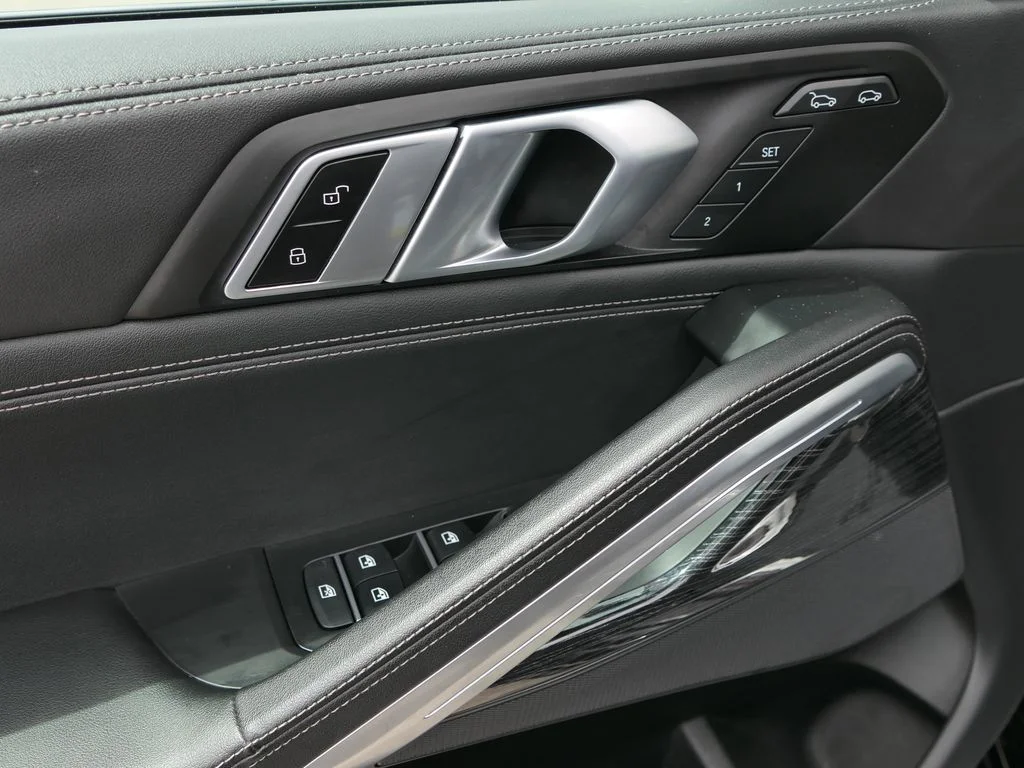 Used 2024 Black Sapphire Metallic BMW xDrive40i image 12