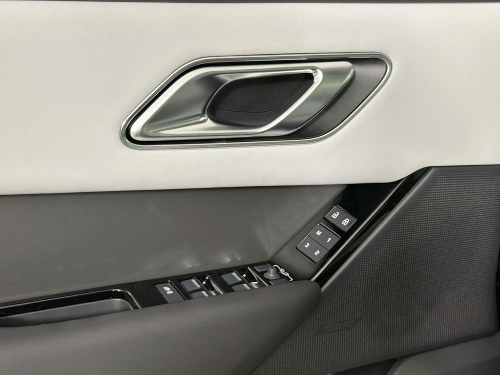 New 2026 Santorini Black Land Rover S image 18