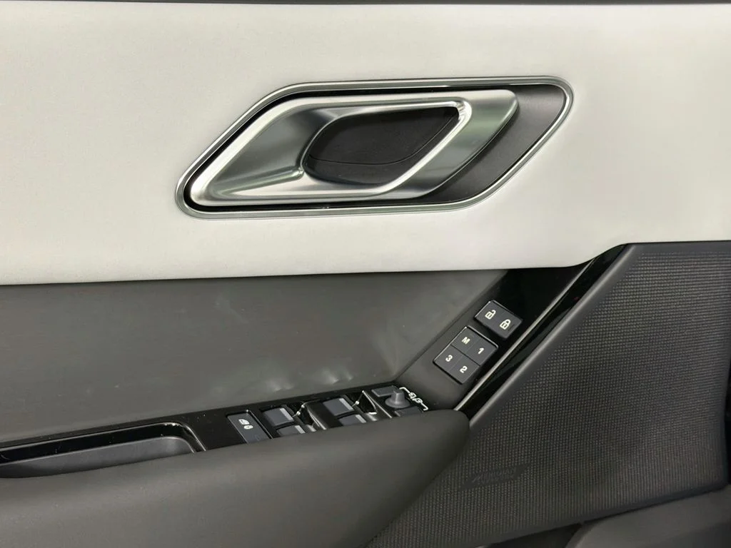 New 2026 Santorini Black Land Rover S image 18