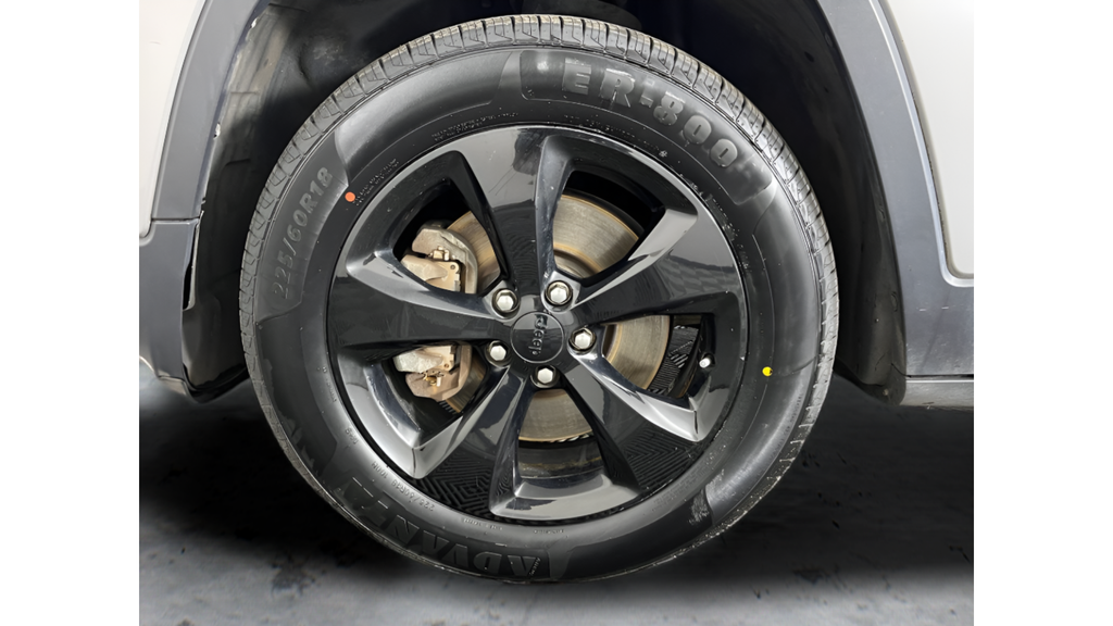 Used 2016 Billet Silver Metallic Jeep Latitude image 19