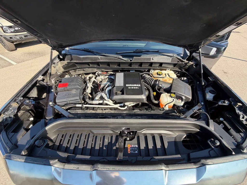 Used 2023 Silver GMC AT4 image 31