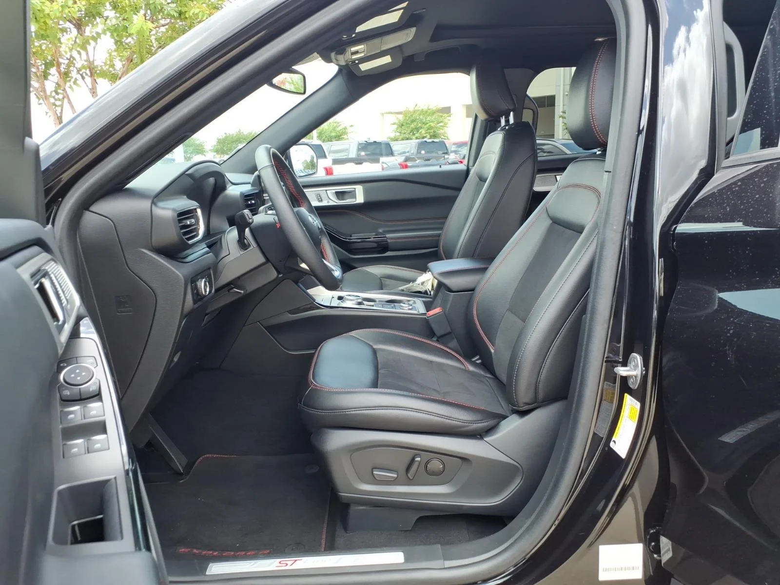 2024 Ford Explorer ST-LINE - Photo 13