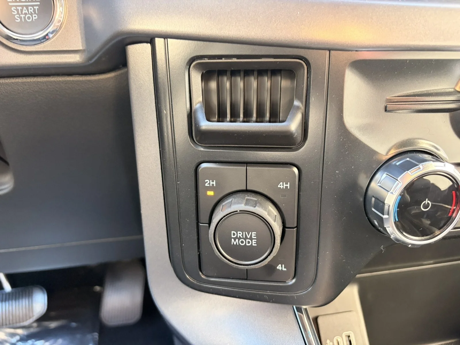 New 2026 Oxford White Ford XLT image 21