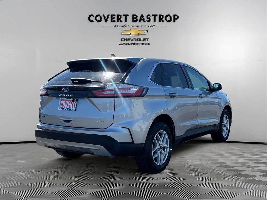 Used 2022 Silver Ford SEL image 5