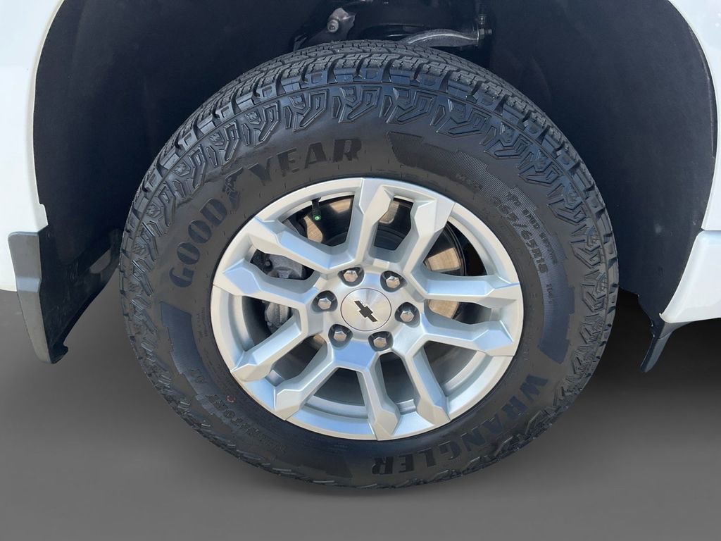 Used 2025 Summit White Chevrolet RST image 14