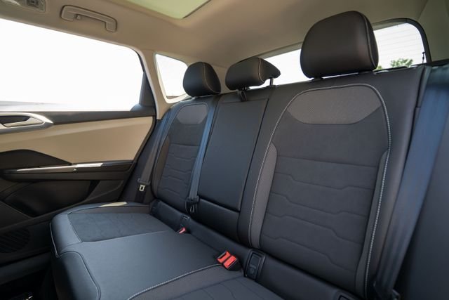 2025 Volkswagen Taos SE - Photo 31
